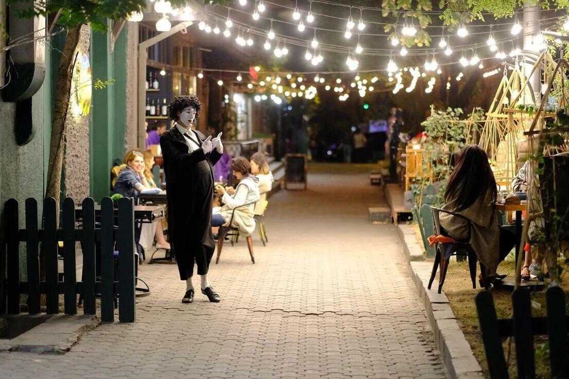 Crazy Hostel Yerevan Exterior photo